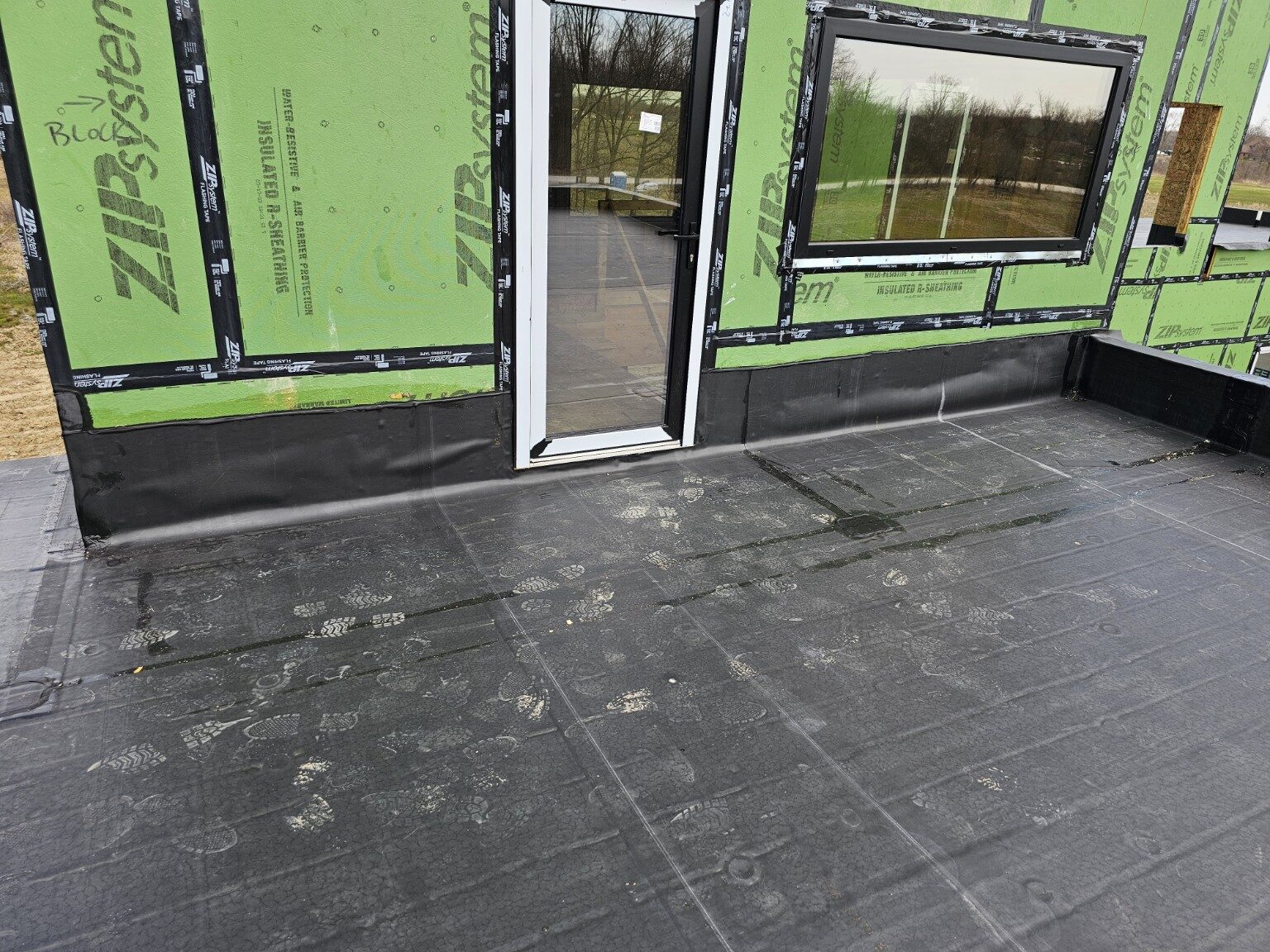 EPDM perimeter and wall flashing detail